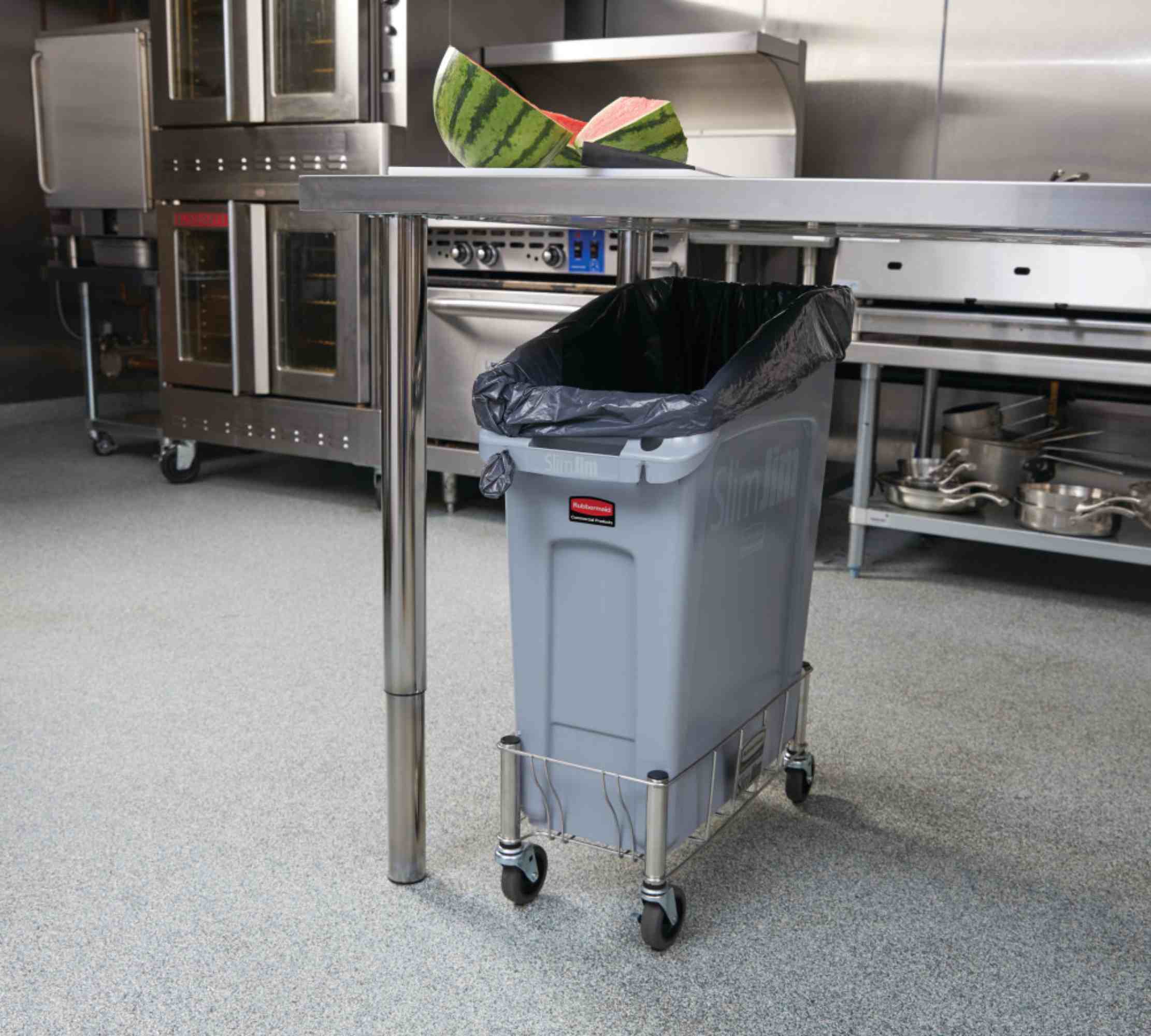 contenedor-de-basura-para-debajo-del-mostrador-slimjim-rubbermaid-commercial-products